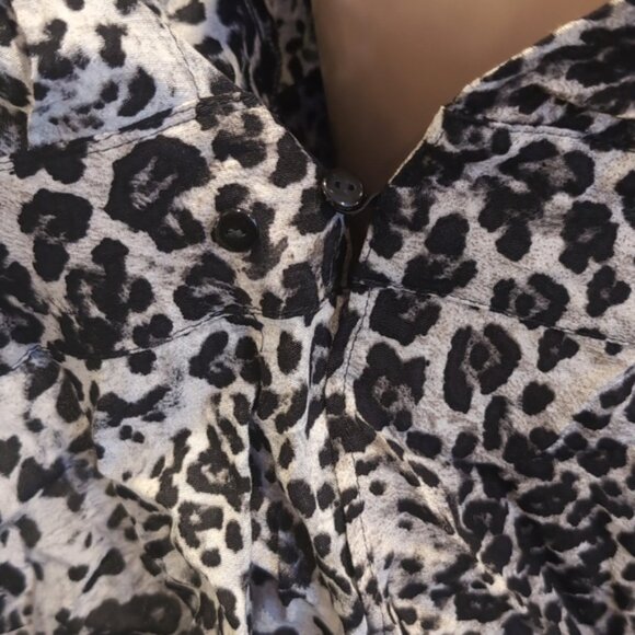 Banana Republic Leopard Print Wrap Top Peplum Hem Balloon Sleeve Low Vneck - Picture 10 of 13